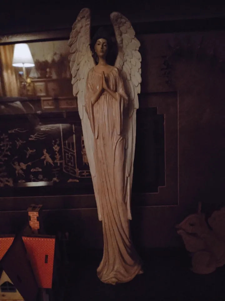 Heart-Holding Angel Statue – Symbol of Care & Gentle Presence